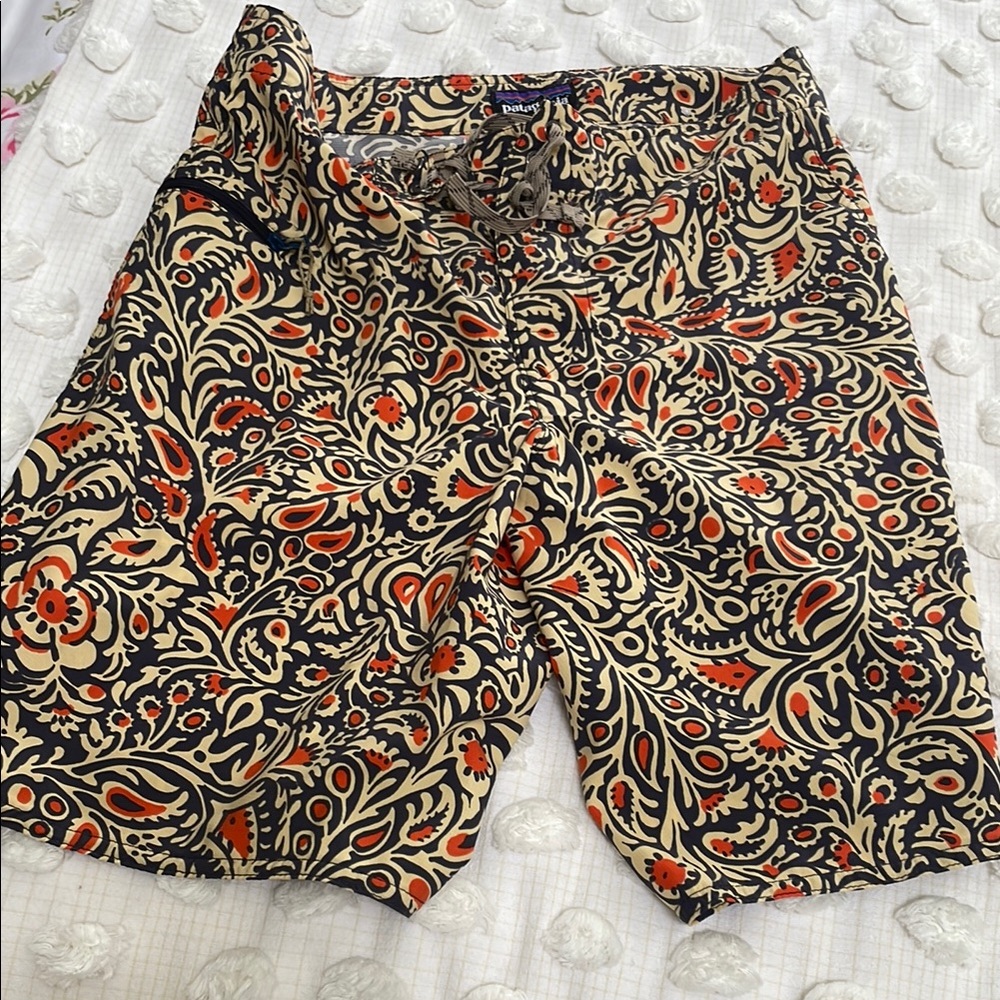 Patagonia Men's Patterned Shorts - Black, Orange, Cream